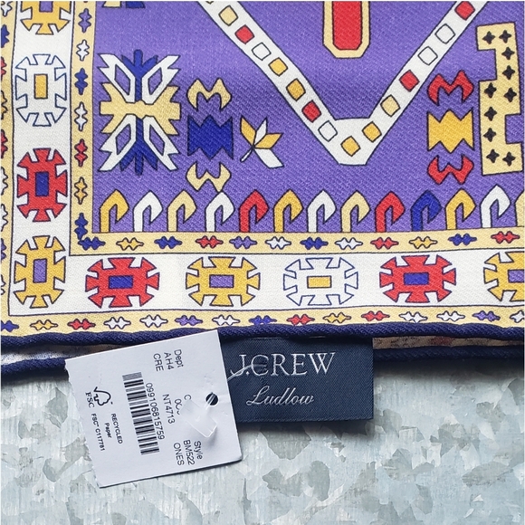 34. J.Crew Wool challis pocket square - Picture 4 of 4